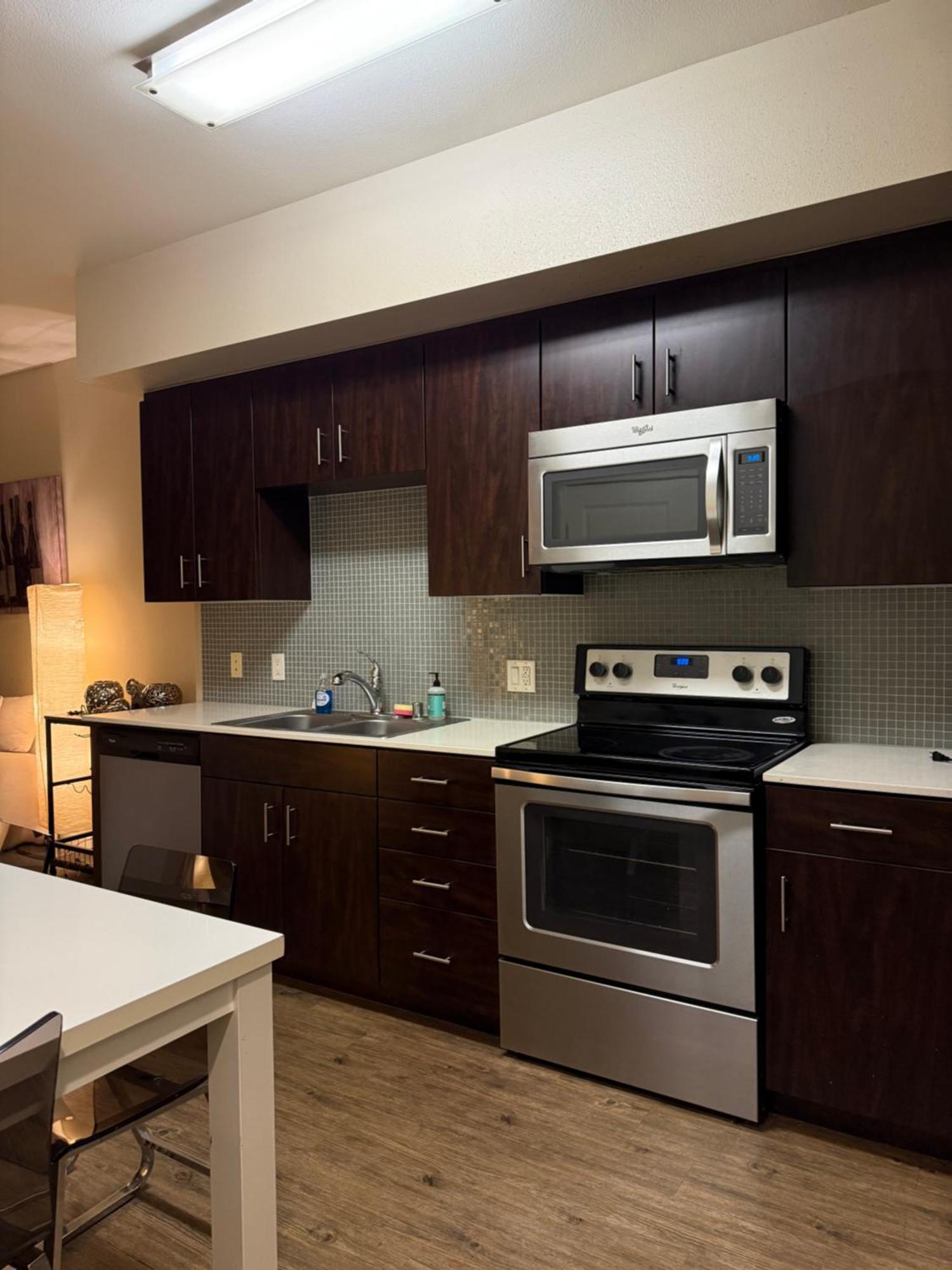 Wilshire La Brea Apartments - Los Angeles — Photos 3